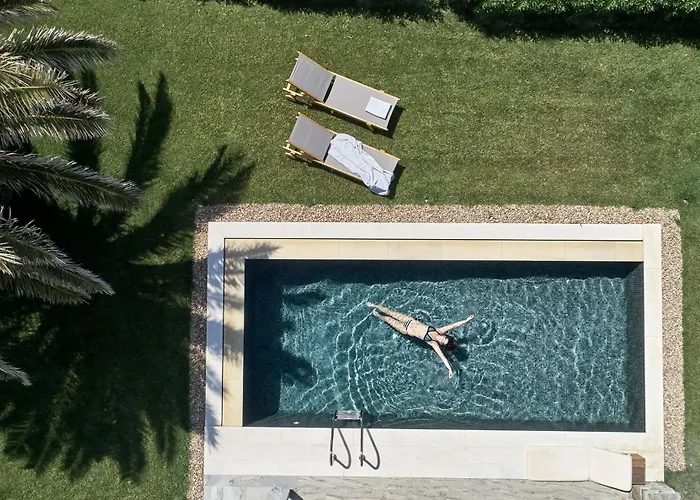 Yria Island Boutique & 5* Parasporos