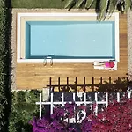 Yria Island Boutique & פרספורוס
