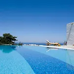 Yria Island Boutique & מלון