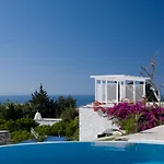מלון Yria Island Boutique & 5*