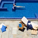 מלון Yria Island Boutique & 5*