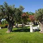 Yria Island Boutique & 5* Parasporos
