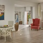 מלון Yria Island Boutique &