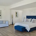 Yria Island Boutique & Hotell
