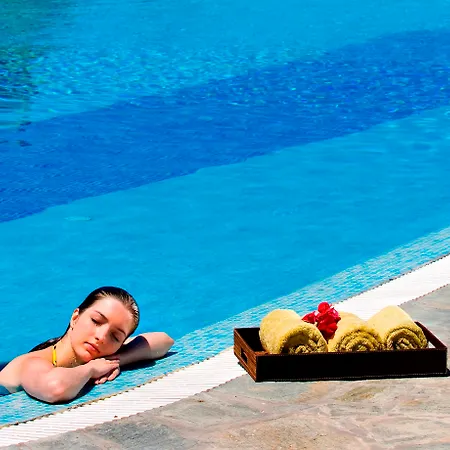 Yria Island Boutique & Hotell 5*