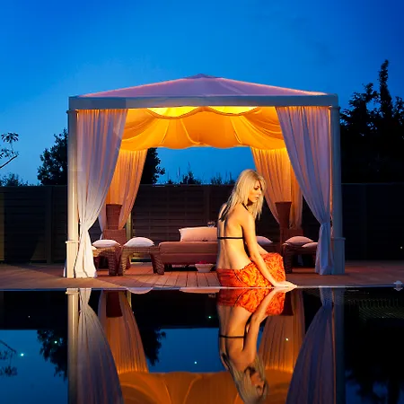 Yria Island Boutique & 5* Parasporos