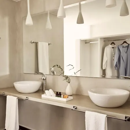 فندق Yria Island Boutique & Parasporos