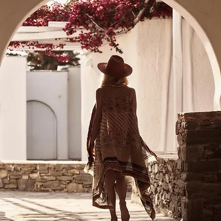 Yria Island Boutique & 5* Parasporos