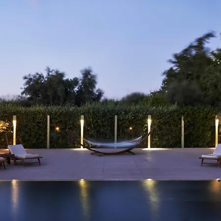 Yria Island Boutique & 5* Parasporos