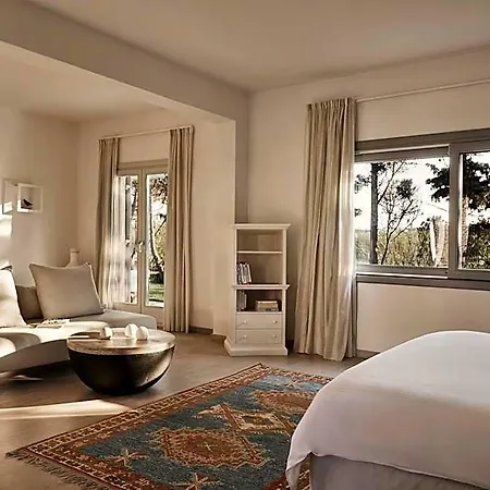 Yria Island Boutique & 5* Parasporos